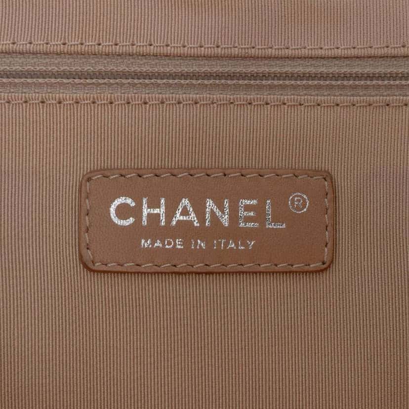Chanel Quilted Caviar Expandable Zip Tote Red Leather Good condition - Box View