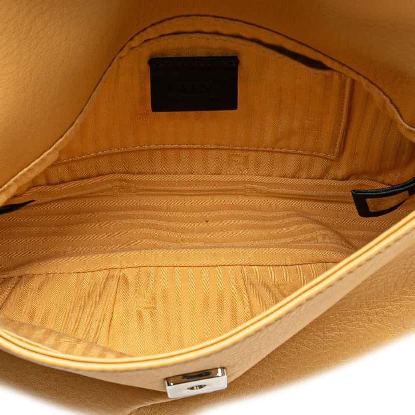 Fendi Leather Fendista Pochette Crossbody Yellow Leather Good condition - Model View