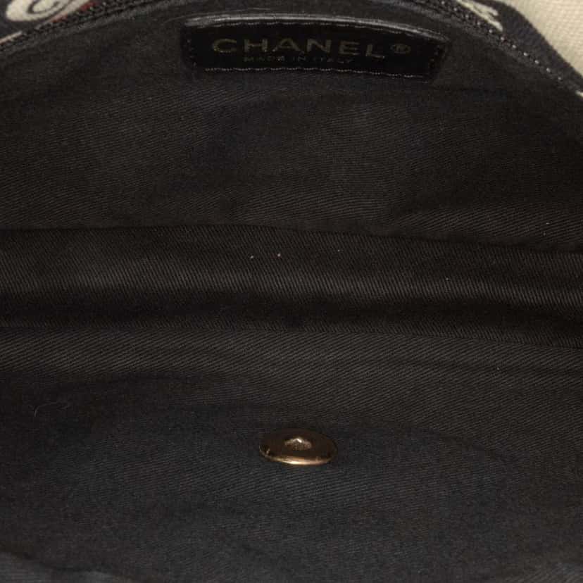 Chanel Medium Printed Canvas Animals Single Flap Black Canvas Good condition - Model View