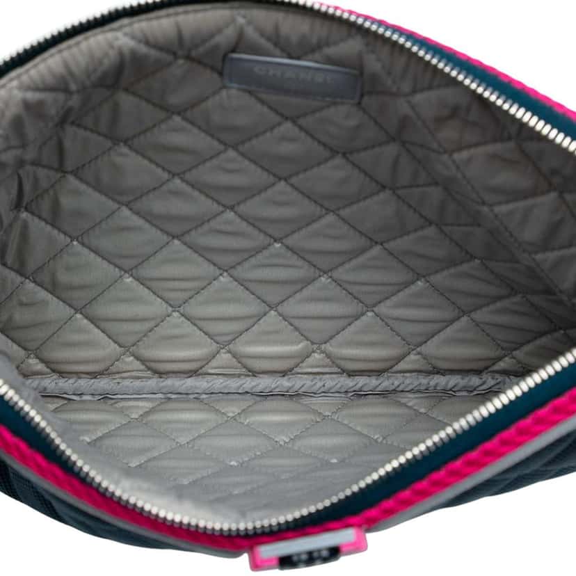 Chanel Medium Quilted Nylon Fluo Boy O Case Clutch Blue Good condition - Model View