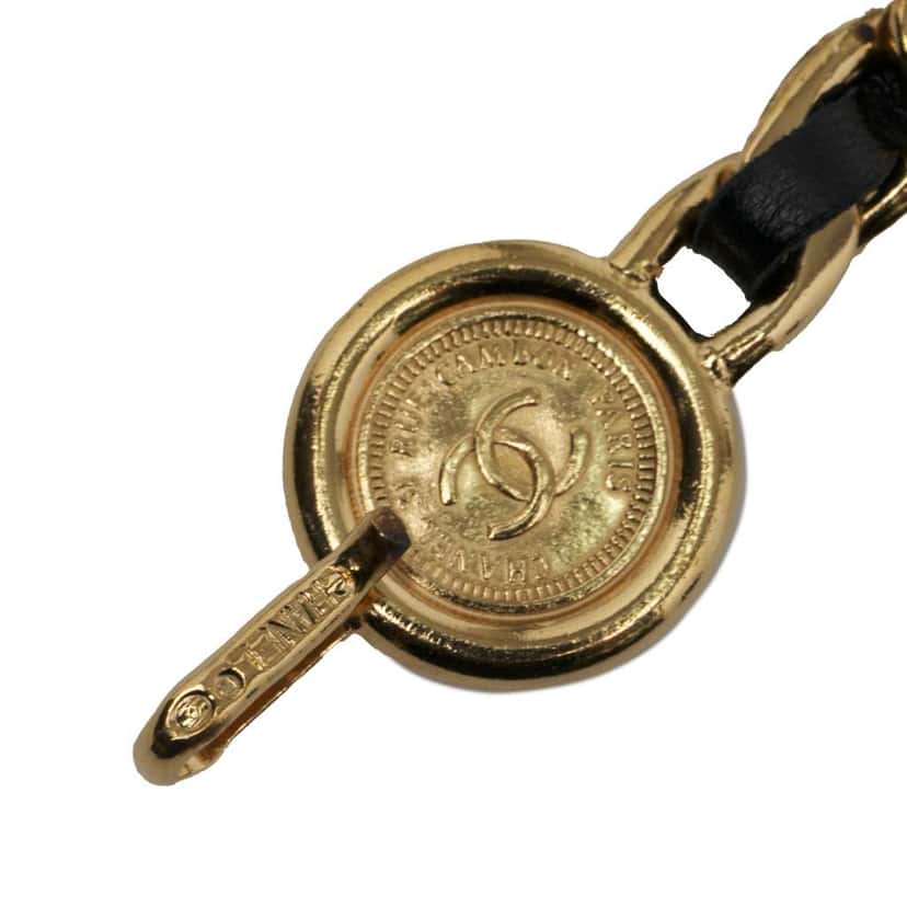 Chanel Gold Plated Medallion Leather Woven Chain Belt Gold Metal Good condition - Model View