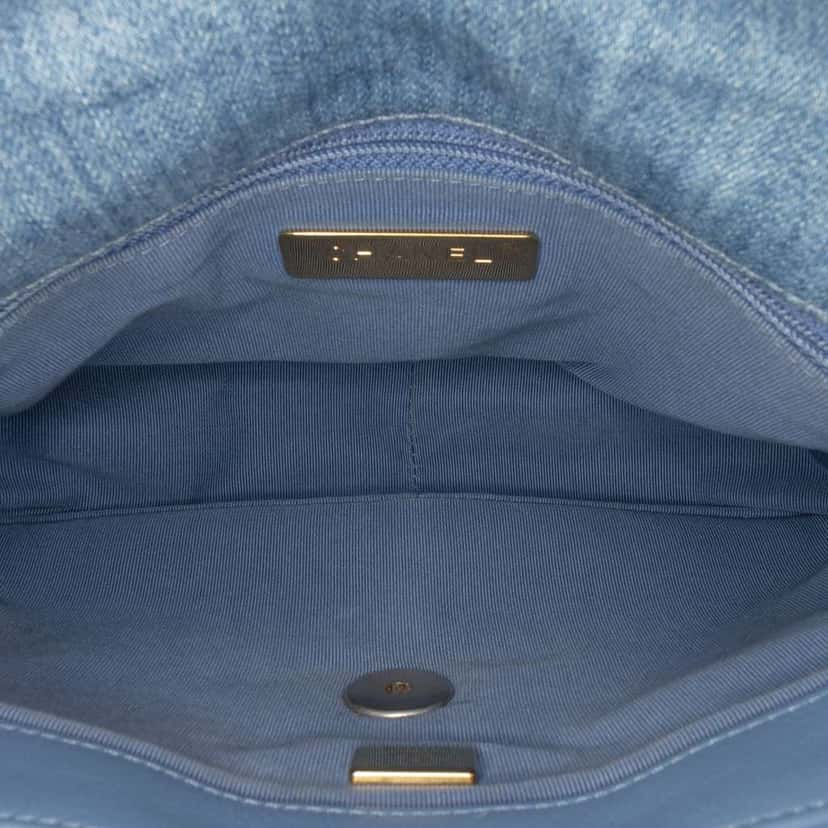 Chanel Medium Double Stitched Denim 19 Flap Blue Denim Good condition - Model View