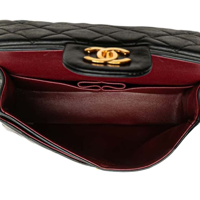Chanel Small Classic Lambskin Double Flap Black Leather Good condition - Model View