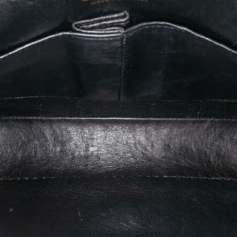 Chanel Medium Classic Caviar Double Flap Black Leather Good condition - Model View