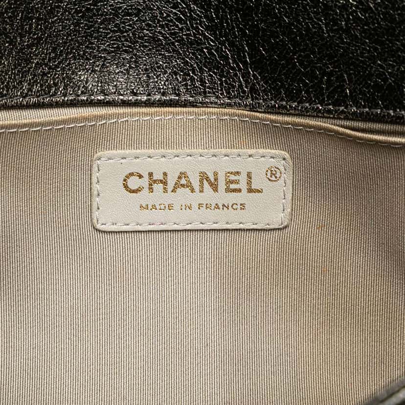Chanel Old Medium Cracked Metallic Calfskin Boy Flap Black Leather Good condition - Box View