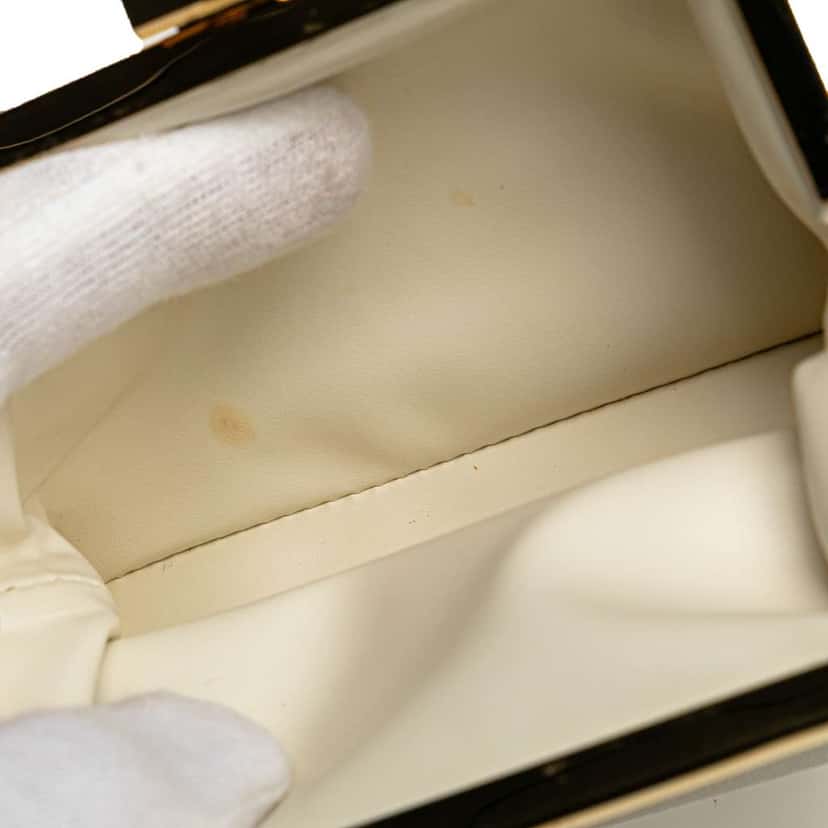 Louis Vuitton Suhali Porte Monnaie Coin Pouch White Leather Good condition - Model View