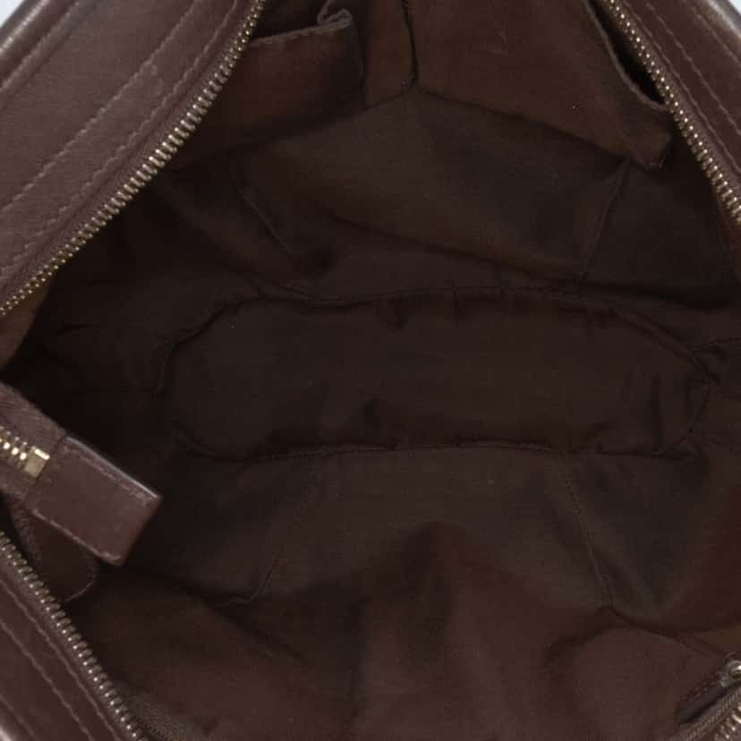 Gucci GG Canvas Crossbody Brown Canvas Good condition - Model View