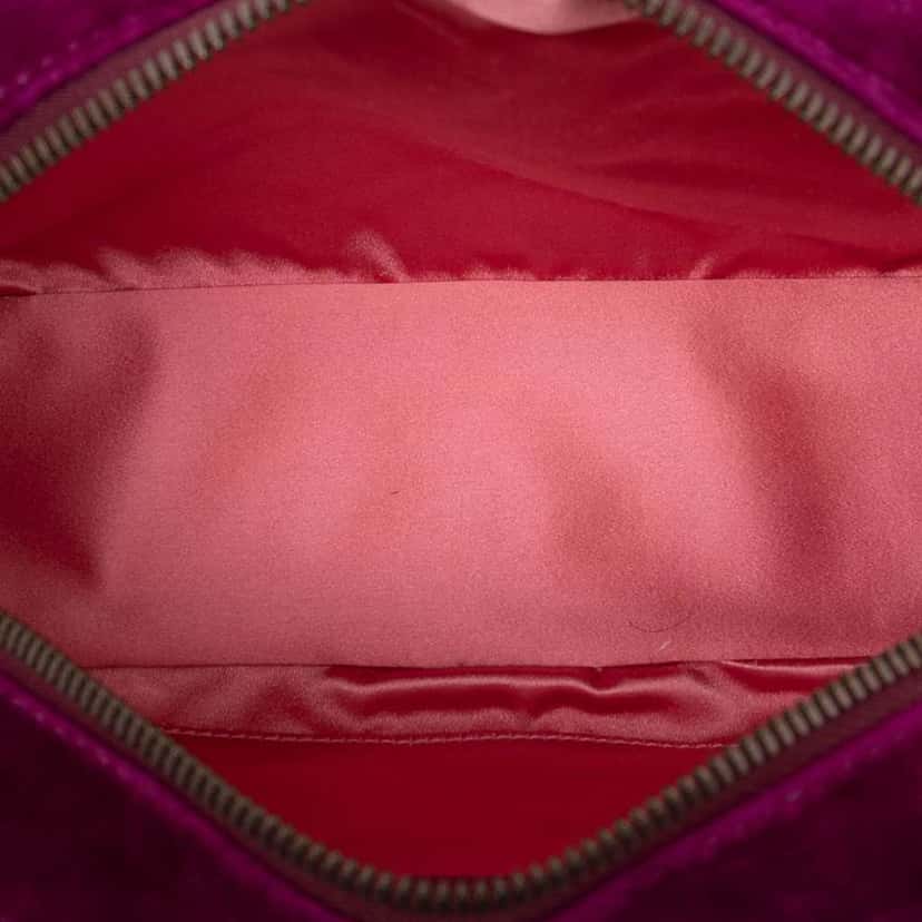 Gucci Small GG Marmont Matelasse Velvet Crossbody Purple Velvet Good condition - Model View