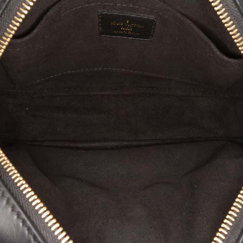 Louis Vuitton New Wave Camera Bag Black Leather Good condition - Model View