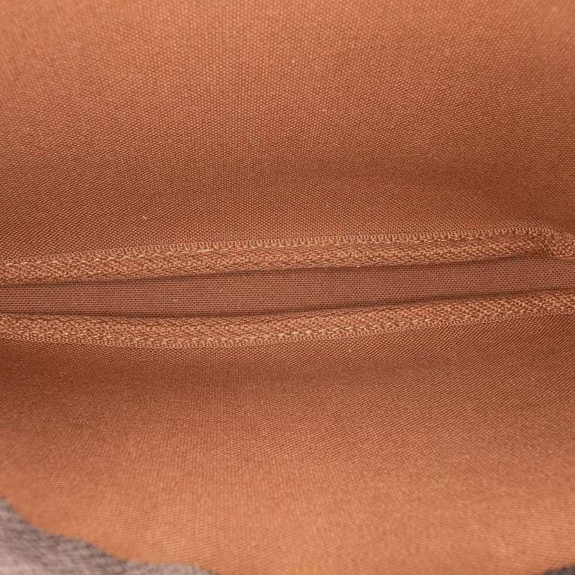 Louis Vuitton Monogram Pochette Accessoires Brown Good condition - Model View