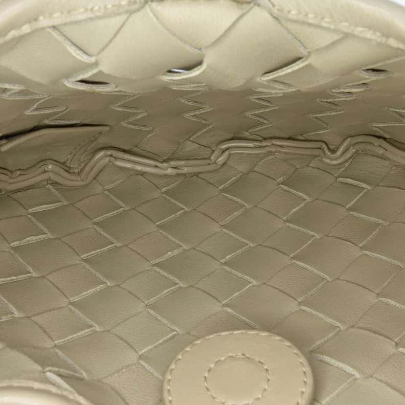 Bottega Veneta Baby Lambskin Intrecciato Sardine Brown Leather Good condition - Model View