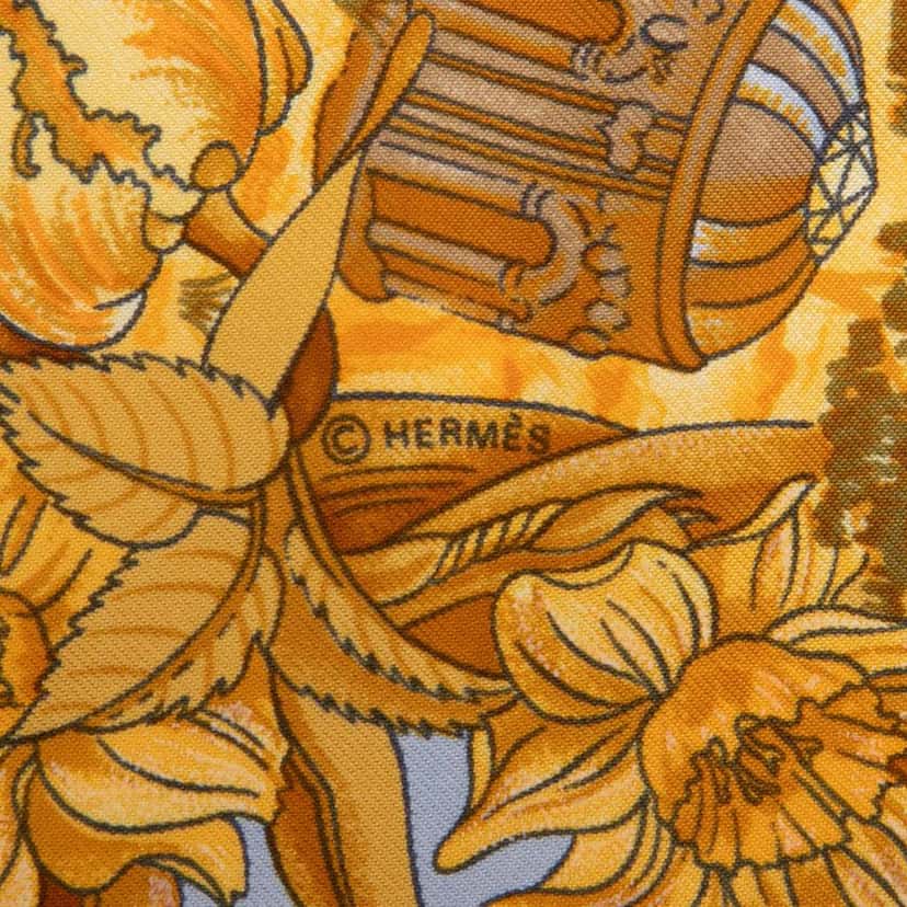 Hermès Au Pays de Cocagne Silk Scarf Orange Silk Good condition - Model View