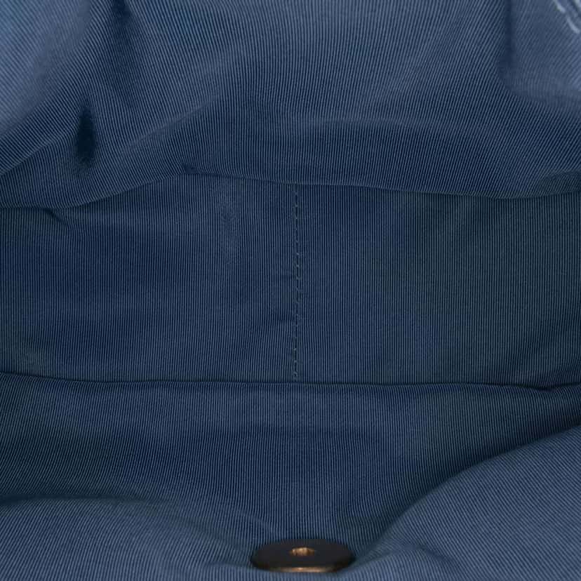 Chanel Medium Lambskin 19 Flap Blue Leather Good condition - Model View