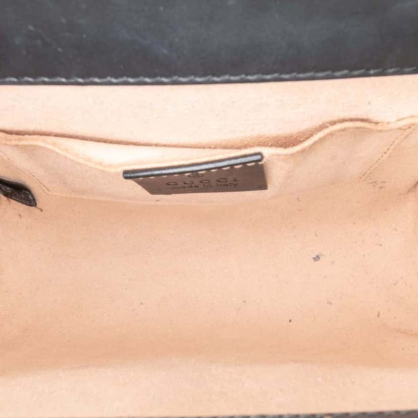 Gucci Small Guccissima Padlock Crossbody Black Leather Very good condition - Model View