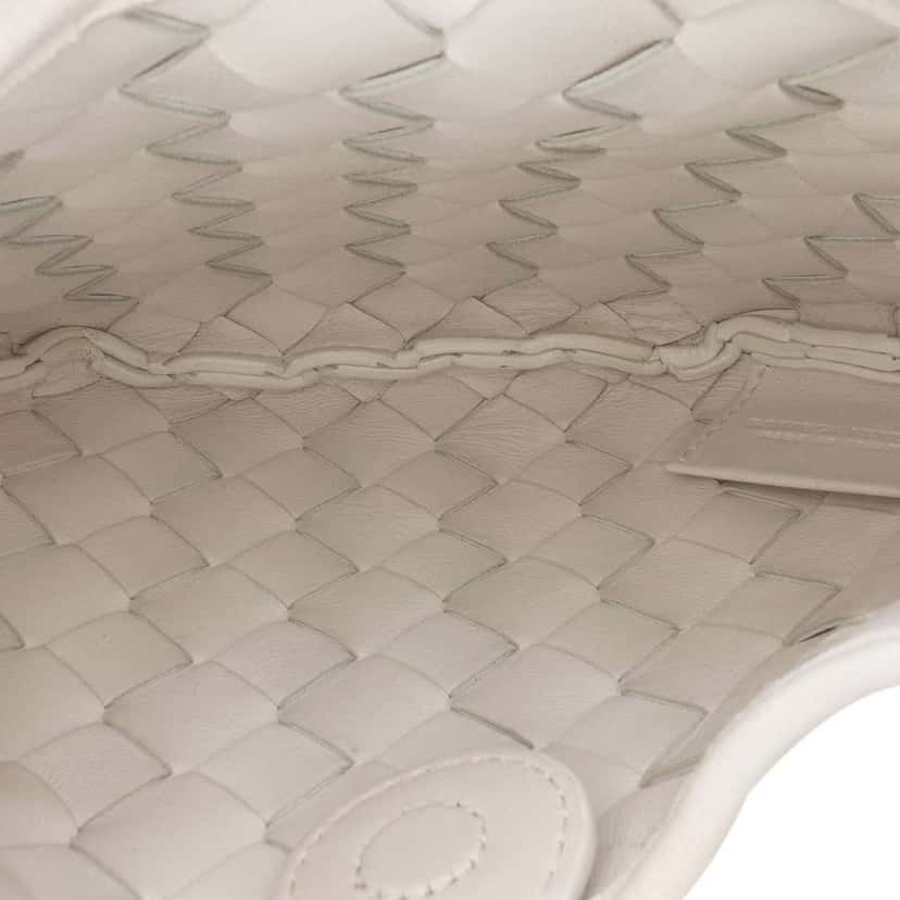 Bottega Veneta Baby Lambskin Intrecciato Sardine White Leather Good condition - Model View