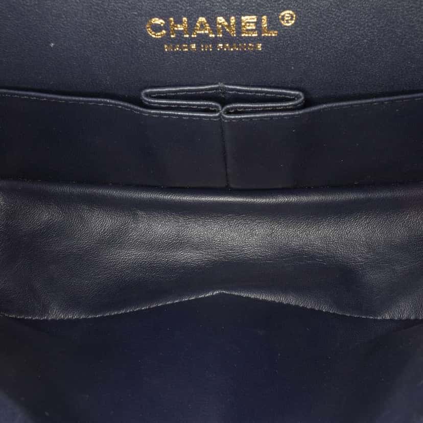 Chanel Reissue 2.55 Quilted Suede Double Flap 225 Blue Leather Good condition - Model View