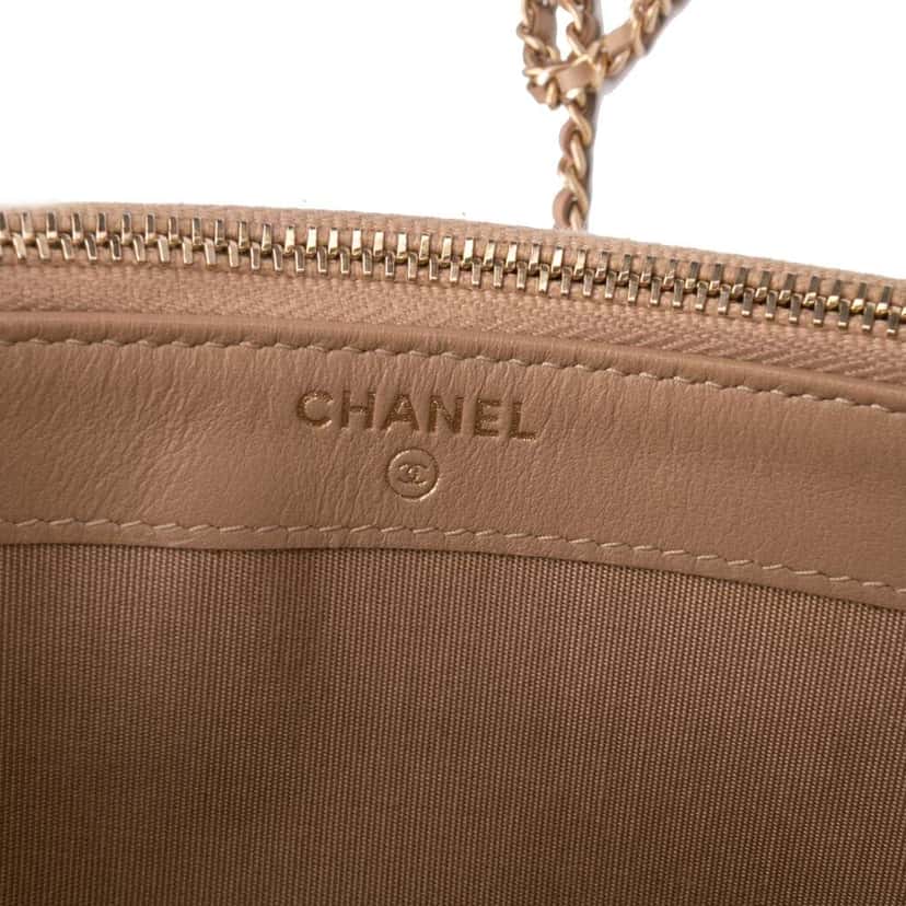 Chanel Caviar CC Filigree Crossbody Brown Leather Good condition - Box View