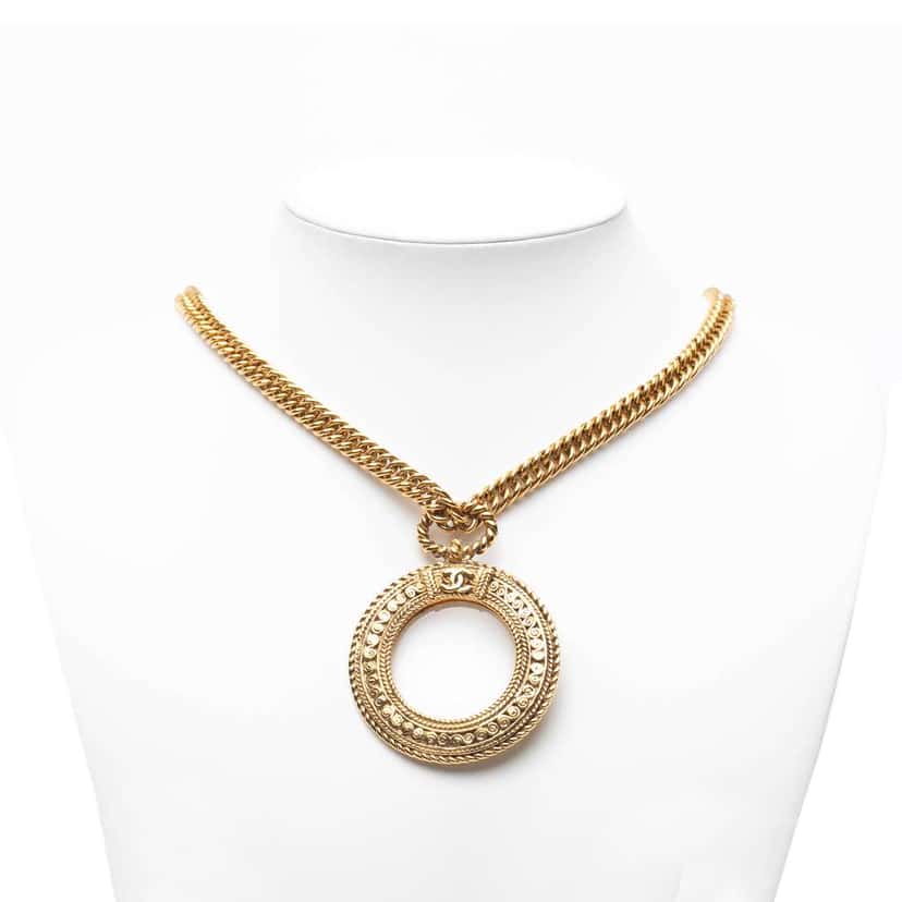 Chanel Gold Plated Loupe Magnifying Glass Pendant Necklace Gold Metal Good condition - Model View