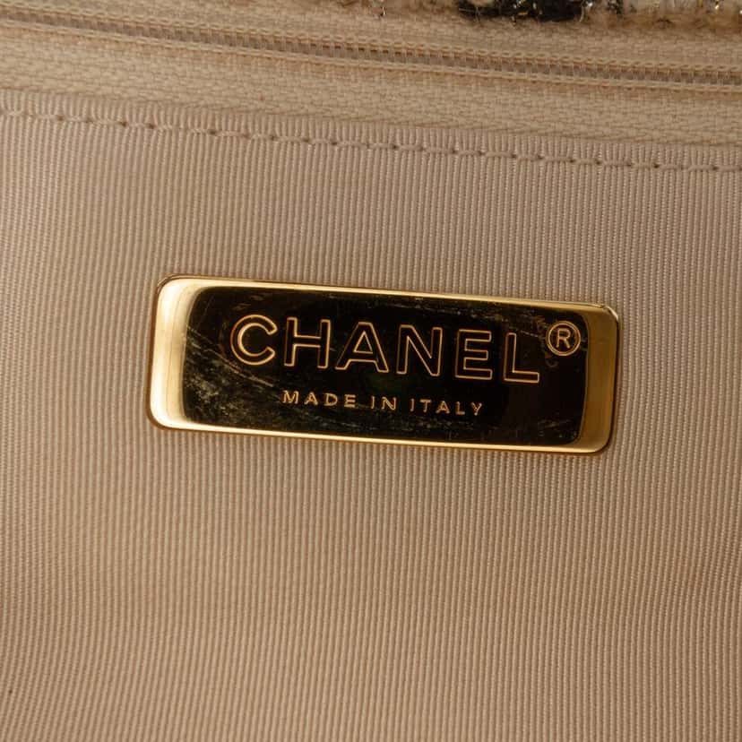 Chanel Maxi Tweed Houndstooth 19 Flap Brown Tweed Good condition - Box View