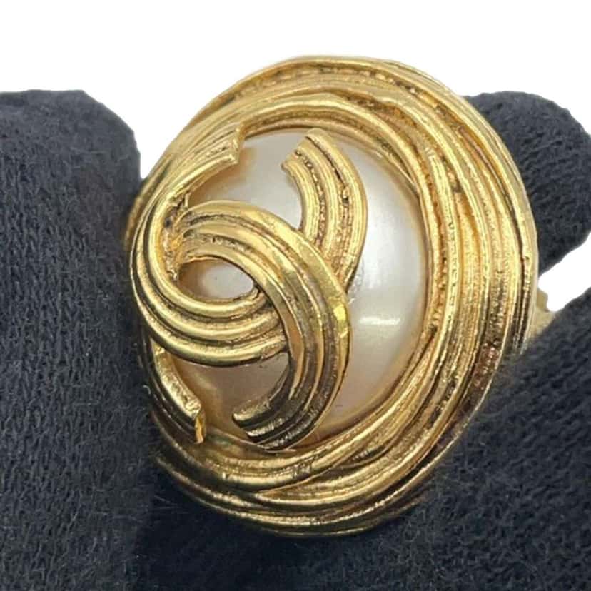 Chanel Gold Plated CC Faux Pearl Round Clip on Earrings Gold Metal Good condition - Box View