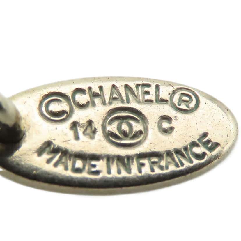 Chanel Gold Plated CC Resin Pearl Drop Pendant Necklace Gold Metal Good condition - Model View