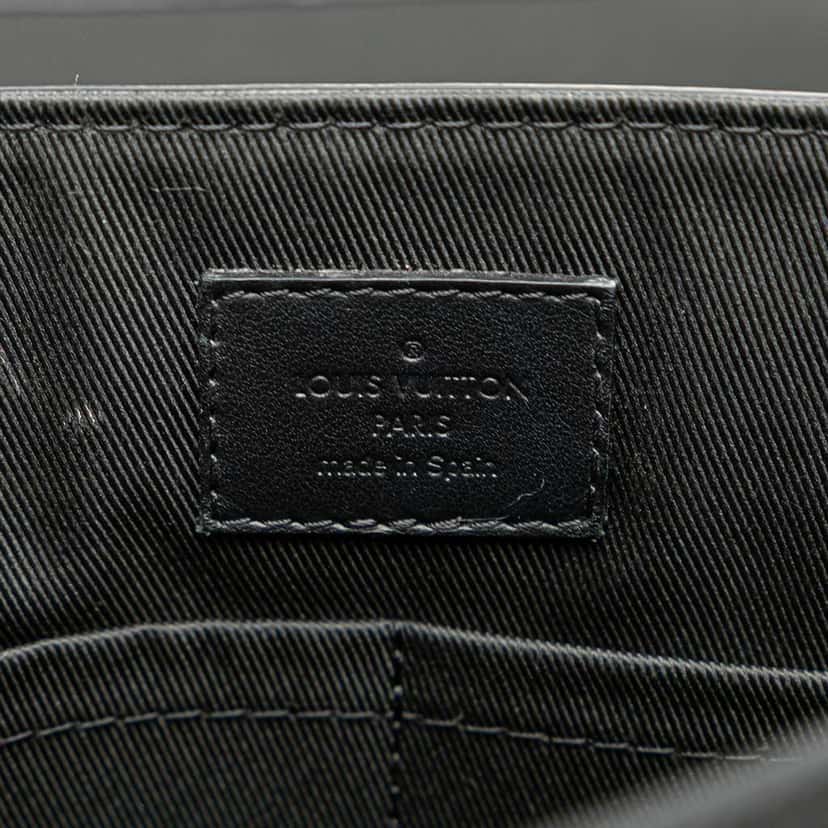 Louis Vuitton Aerogram Takeoff Messenger Black Leather Good condition - Box View