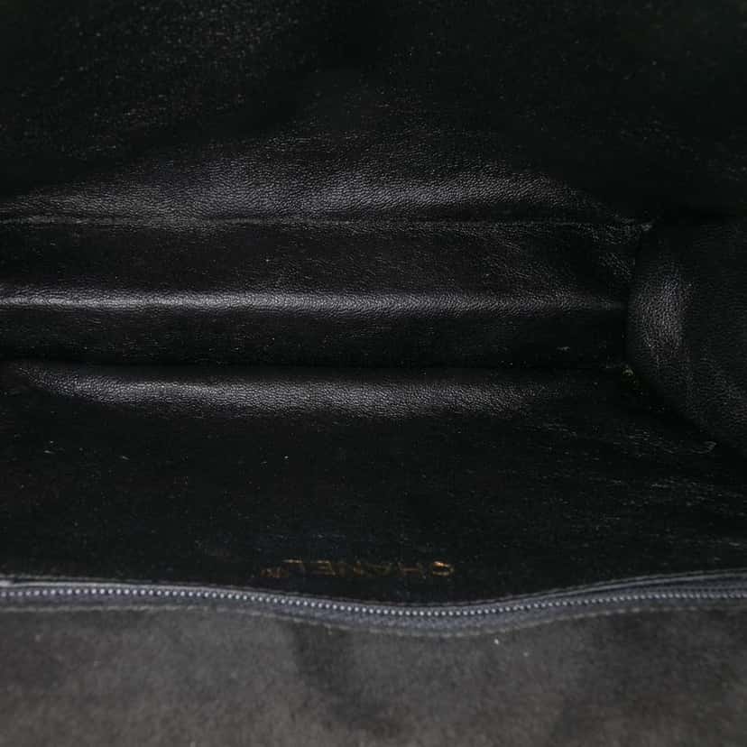 Chanel Quilted Suede Tassel Flap Black Leather Very good condition - Model View