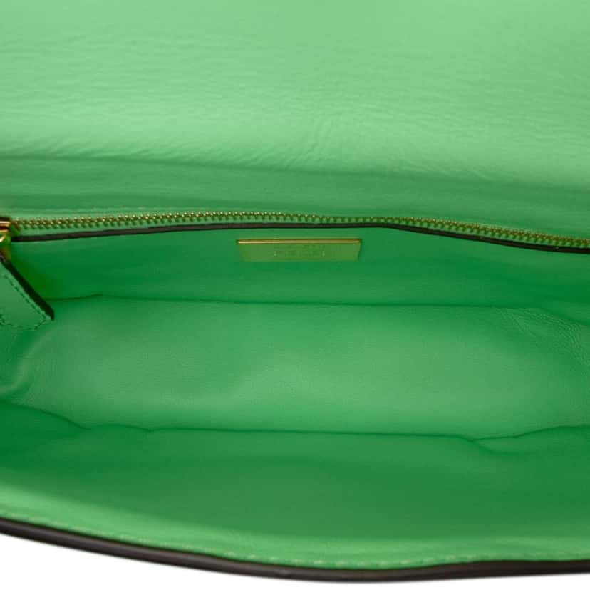 Fendi Small FF Nappa Embossed Chain Midi Baguette Green Leather Good condition - Model View