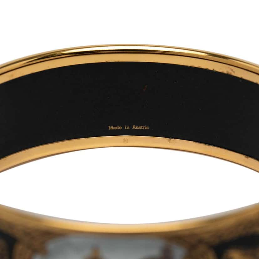Hermès Wide Grand Apparat Horse Enamel Bangle 65 Black Good condition - Model View