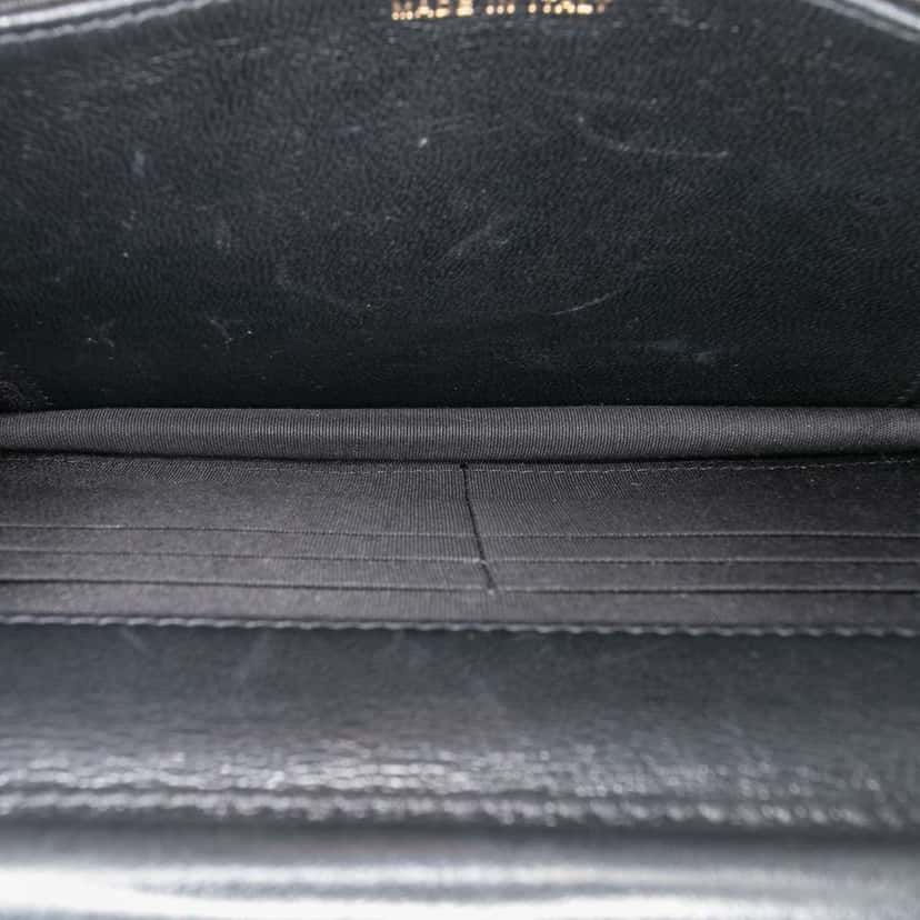 Chanel CC Quilted Calfskin Wallet on Chain Black Leather Good condition - Model View