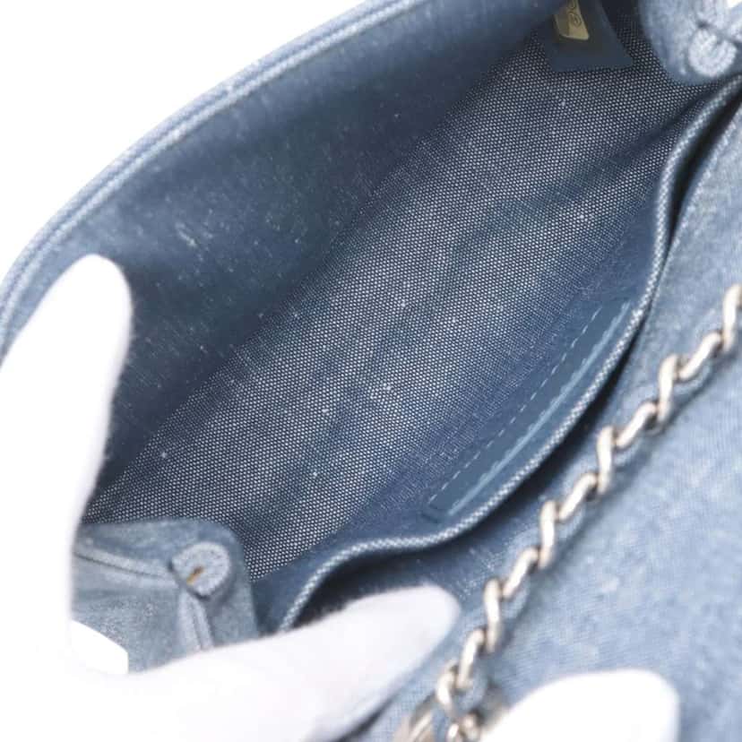 Chanel Mini Square Bicolor Quilted Denim Medallion Flap Blue Denim Good condition - Inside View