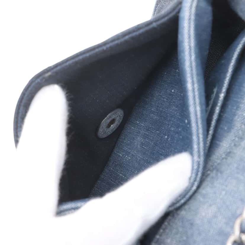 Chanel Mini Square Bicolor Quilted Denim Medallion Flap Blue Denim Good condition - Model View