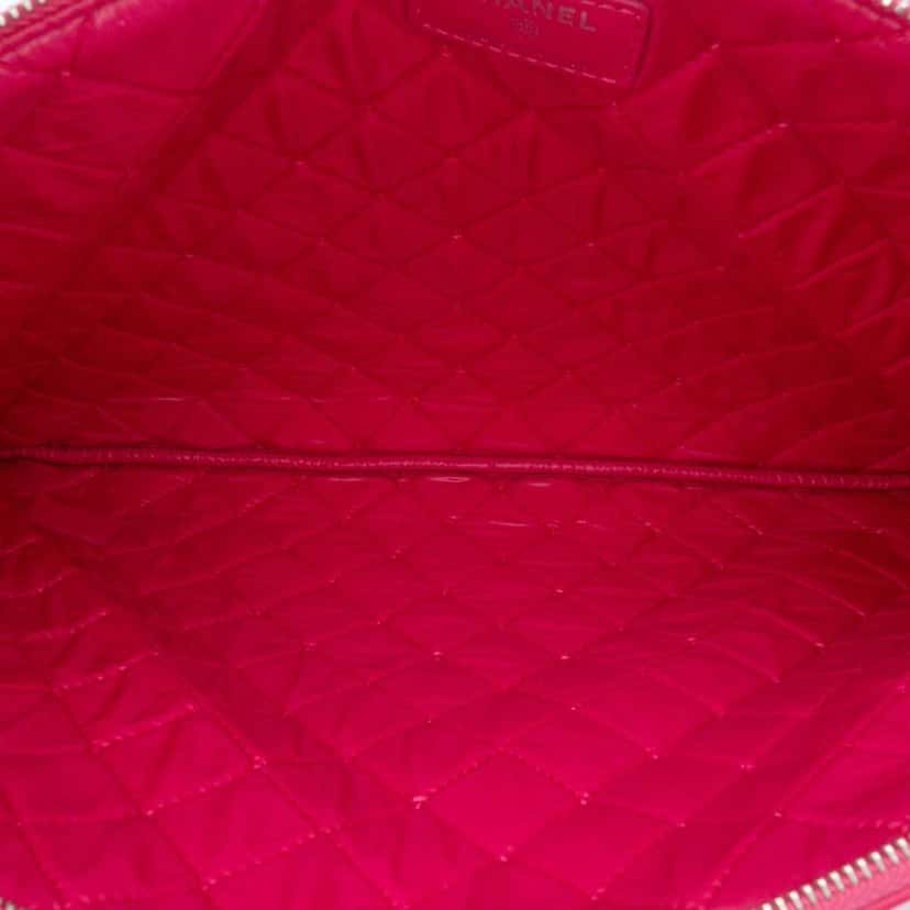 Chanel Large Quilted Lambskin O Case Clutch Pink Leather Good condition - Model View