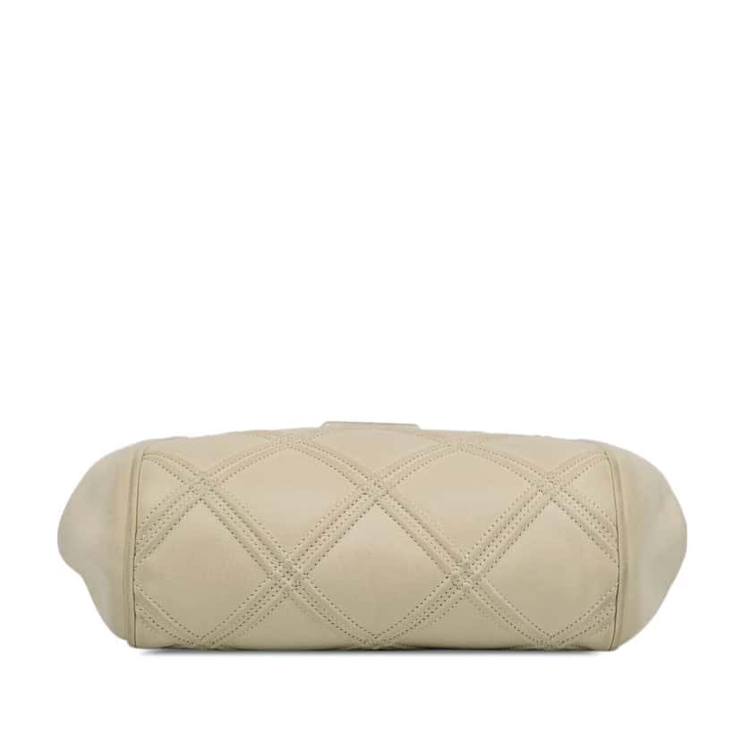 Chanel Calfskin Kiss Lock Frame Bag White Leather Good condition - Model View