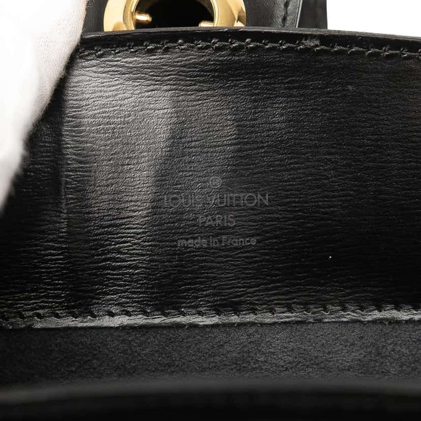 Louis Vuitton Epi Cluny Black Leather Good condition - Box View