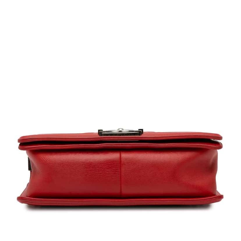 Chanel Old Medium Quilted Lambskin Boy Flap Red Leather Good condition - Model View