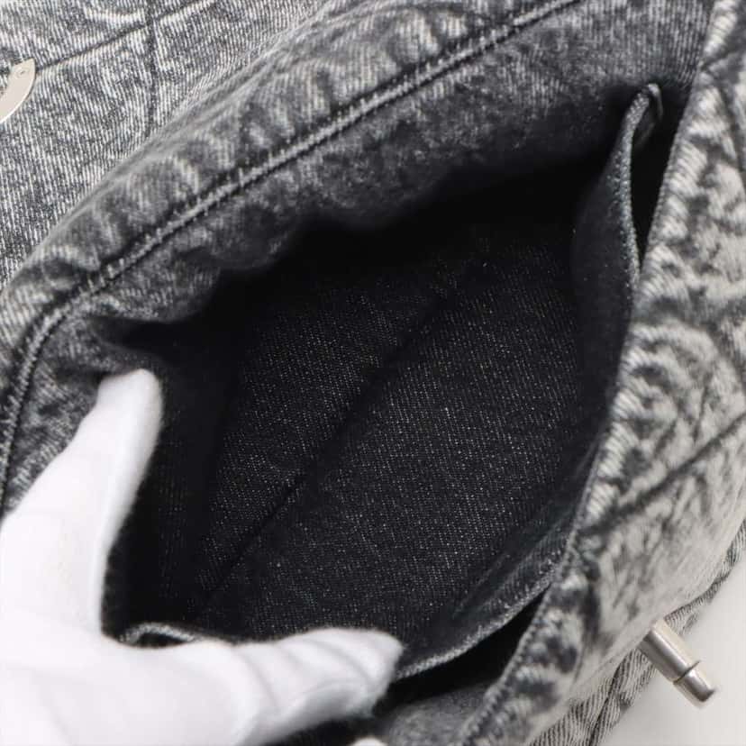 Chanel Large Quilted Washed Denim 19 Flap Grey Denim Good condition - Model View