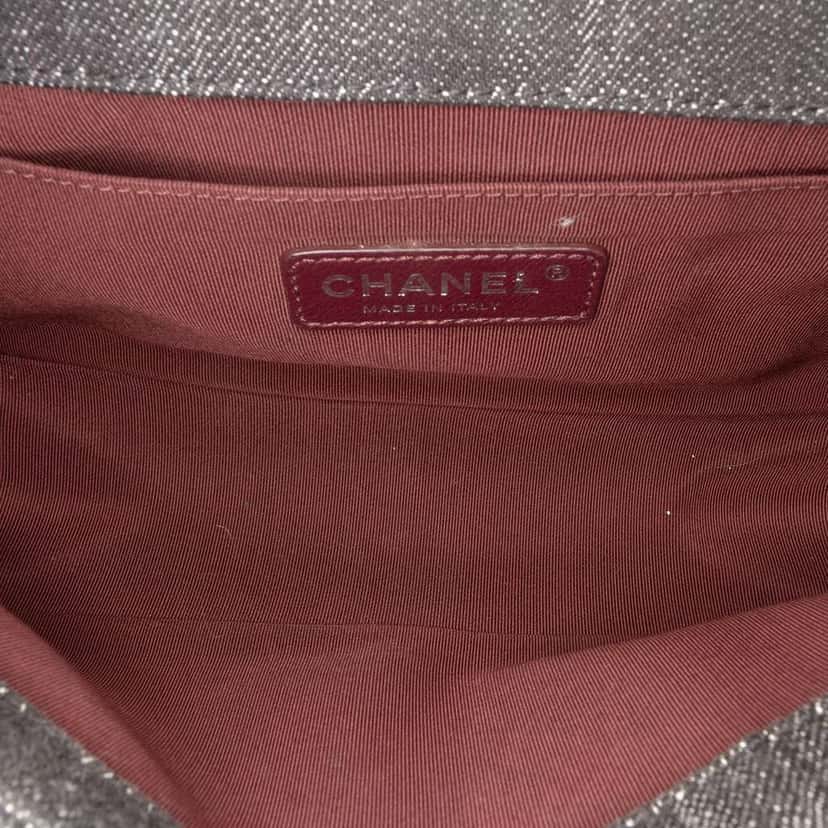 Chanel Old Medium Quilted Denim Boy Flap Grey Denim Good condition - Model View