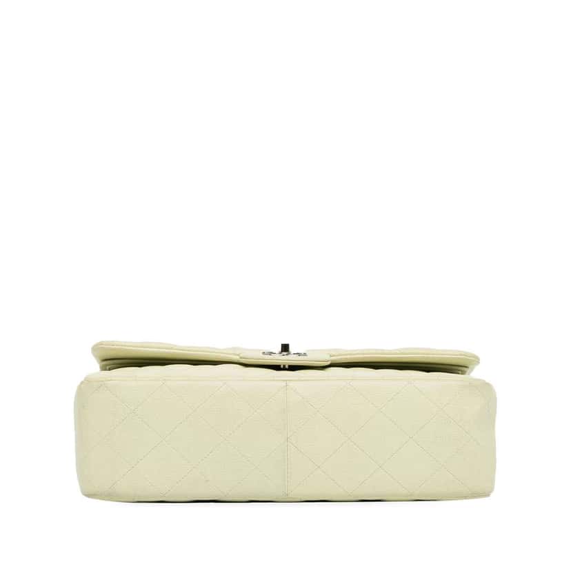 Chanel Jumbo Classic Caviar Double Flap White Leather Very good condition - Model View