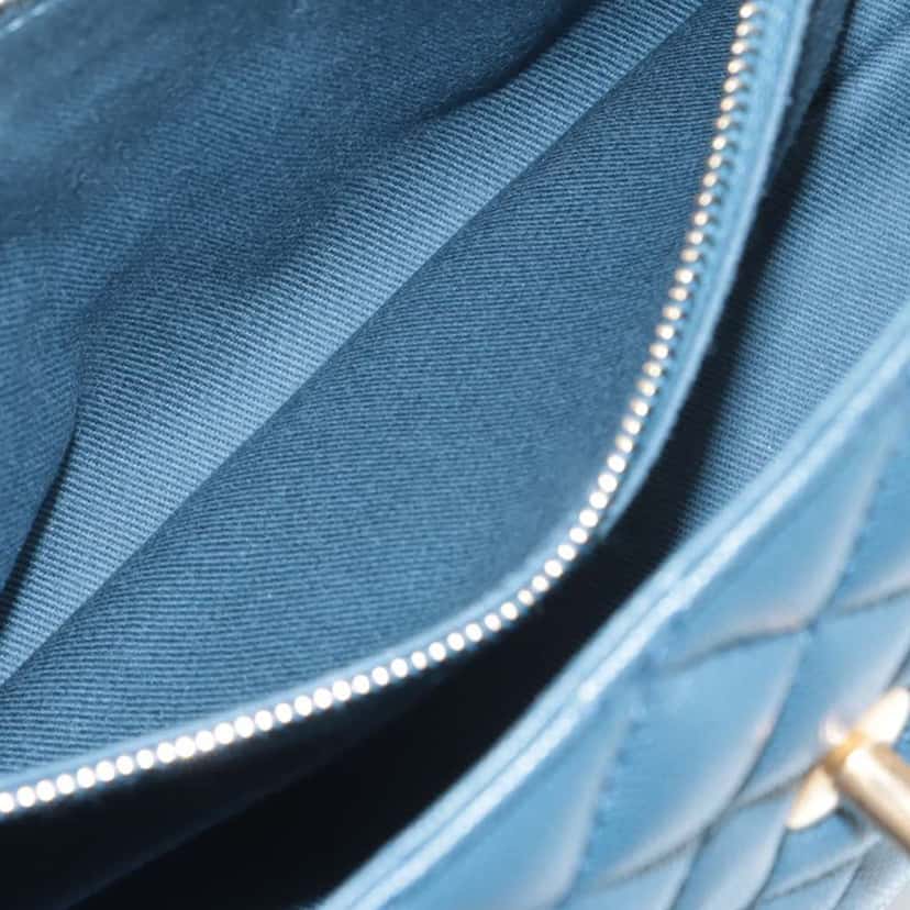 Chanel Medium Quilted Caviar Coco Top Handle Bag Blue Leather Good condition - Model View