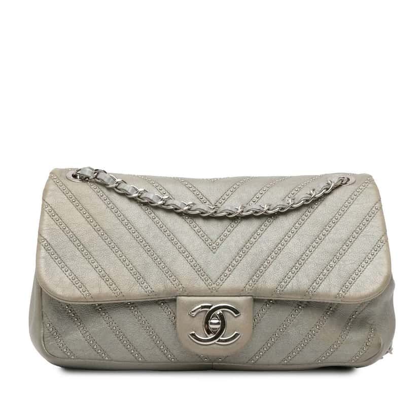 Chanel Medium Chevron Calfskin Stud Wars Flap Silver Leather Very good condition - Front View