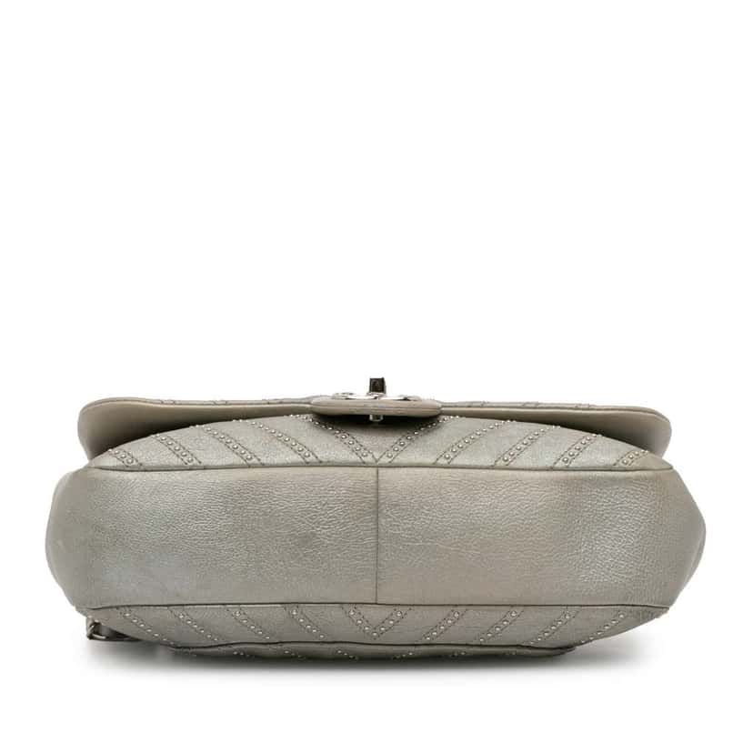 Chanel Medium Chevron Calfskin Stud Wars Flap Silver Leather Very good condition - Model View