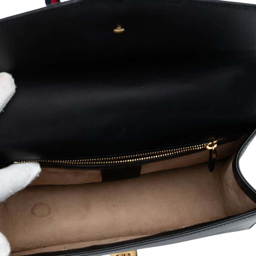 Gucci Small Leather Sylvie Satchel Black Leather Good condition - Model View