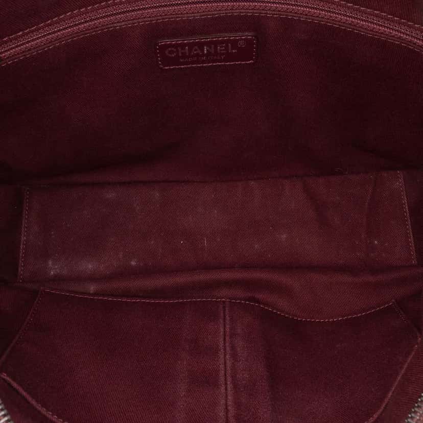 Chanel Jumbo Quilted Aged Calfskin New Portobello Flap Red Leather Good condition - Model View