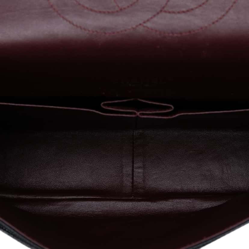 Chanel Maxi Classic Caviar Double Flap Black Leather Good condition - Model View