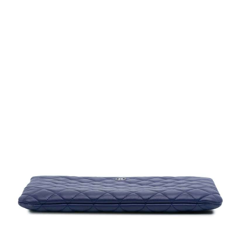 Chanel Medium Quilted Lambskin O Case Clutch Blue Leather Good condition - Inside View