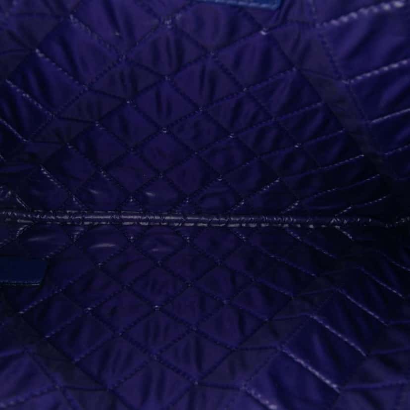 Chanel Medium Quilted Lambskin O Case Clutch Blue Leather Good condition - Model View