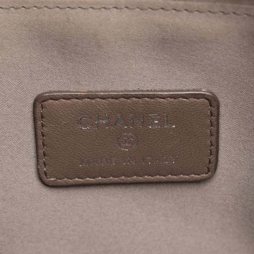 Chanel Patent Calfskin Lucky Symbols Pochette Red Leather Good condition - Box View