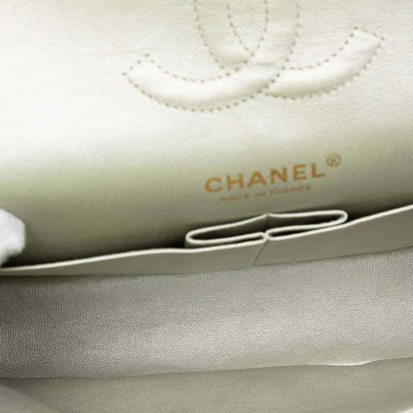 Chanel Medium Classic Iridescent Lambskin Double Flap Gold Leather Good condition - Model View