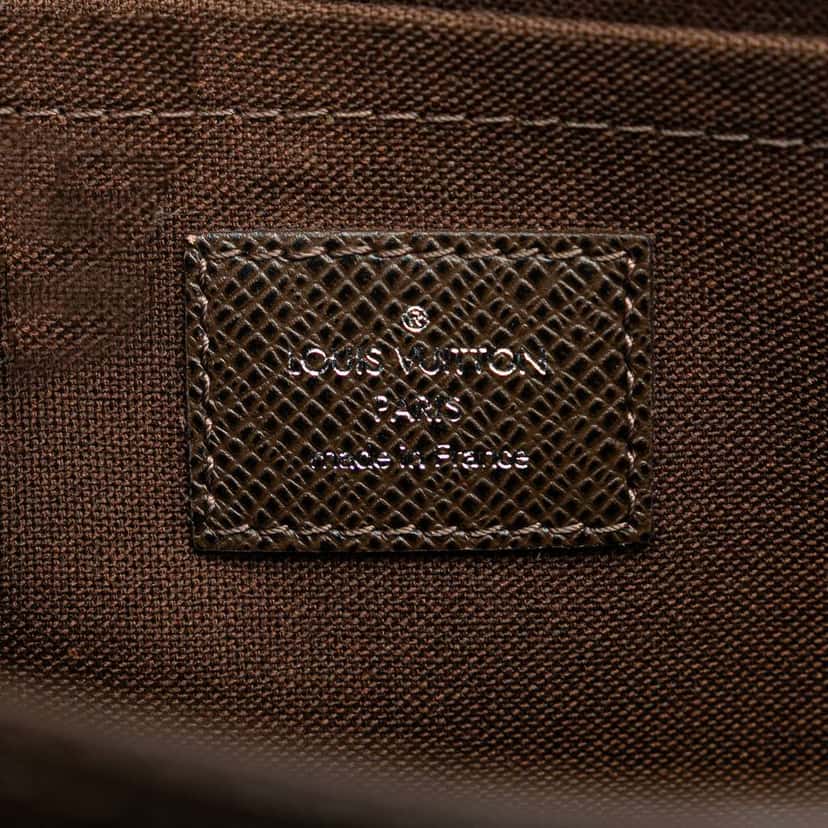 Louis Vuitton Taiga Andrei Brown Leather Good condition - Box View